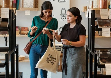 Girls shopping local to help save the planet