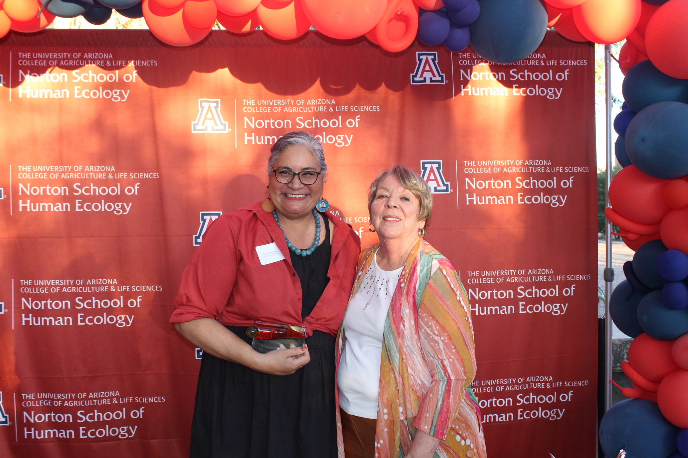 2022 Vision Award Winner E. Liane Hernandez and Linda Leatherman