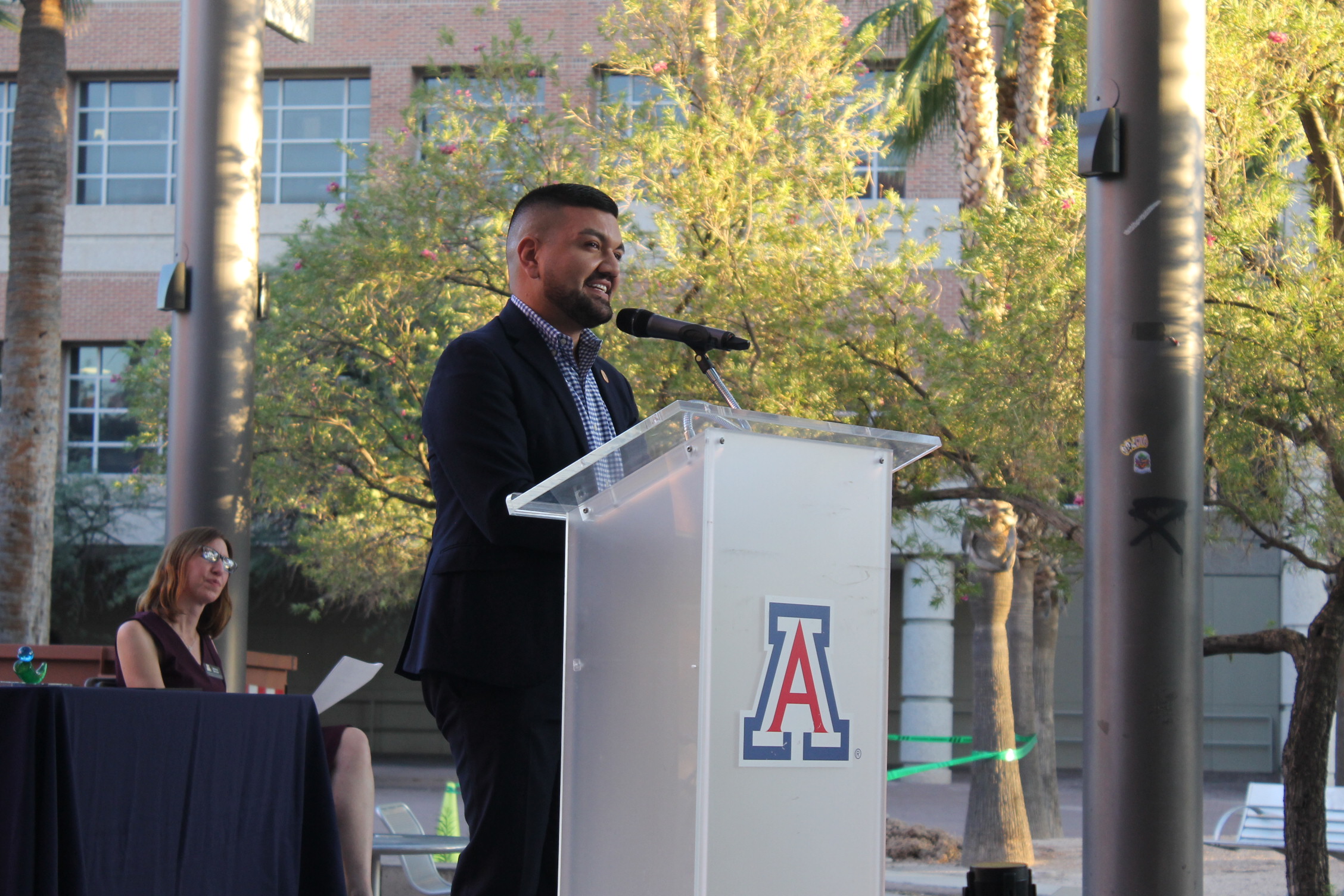 Andrés Cano announces the Richard Elías Legacy Award Winner