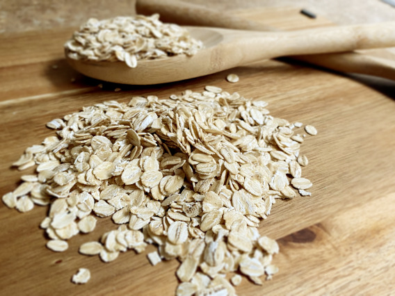 Picture of oats and a wooden spoon