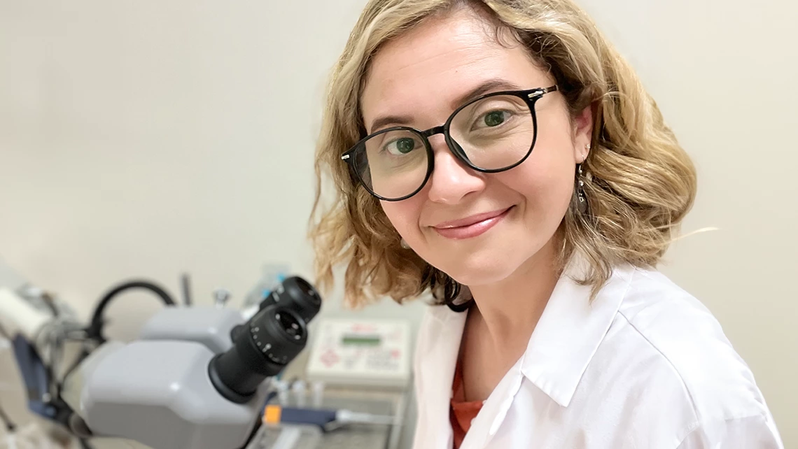 Paulina Maldonado-Ruiz in a lab