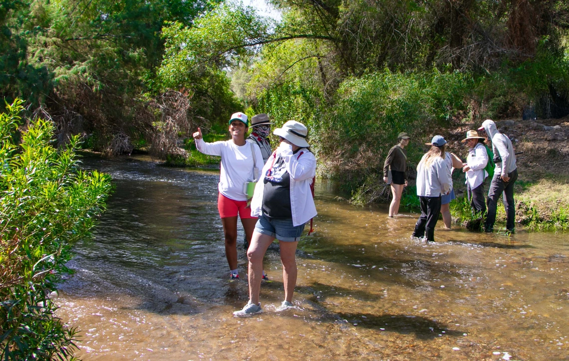 A group of BIORETS participants working on the Santa Cruz River.