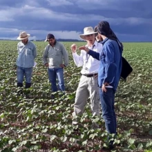 Peter Ellsworth and growers